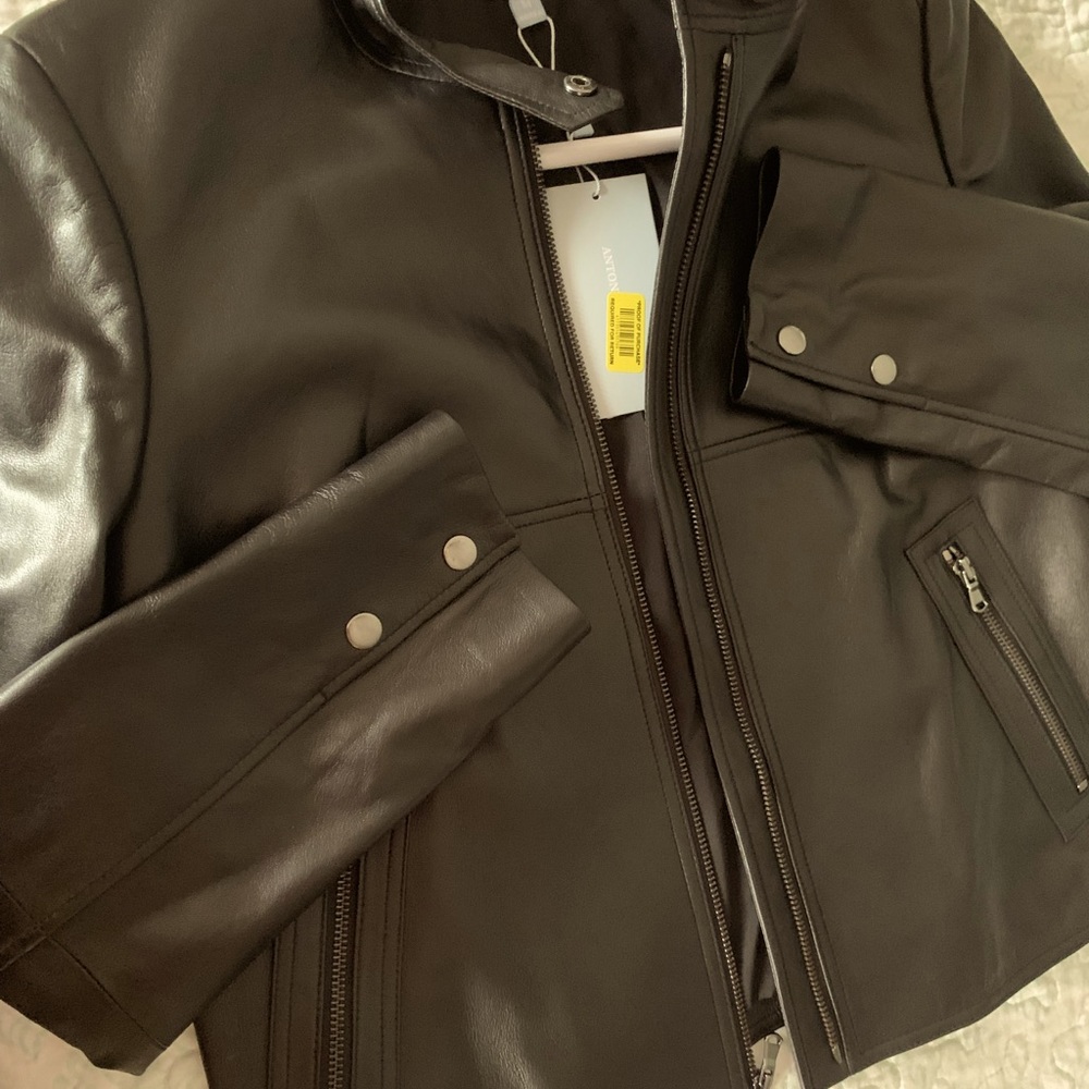 Beautiful leather jacket!!!